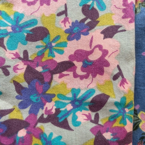 Natural life Floral Patterned Queen flat sheet and matching standard pillow case - Picture 2 of 2